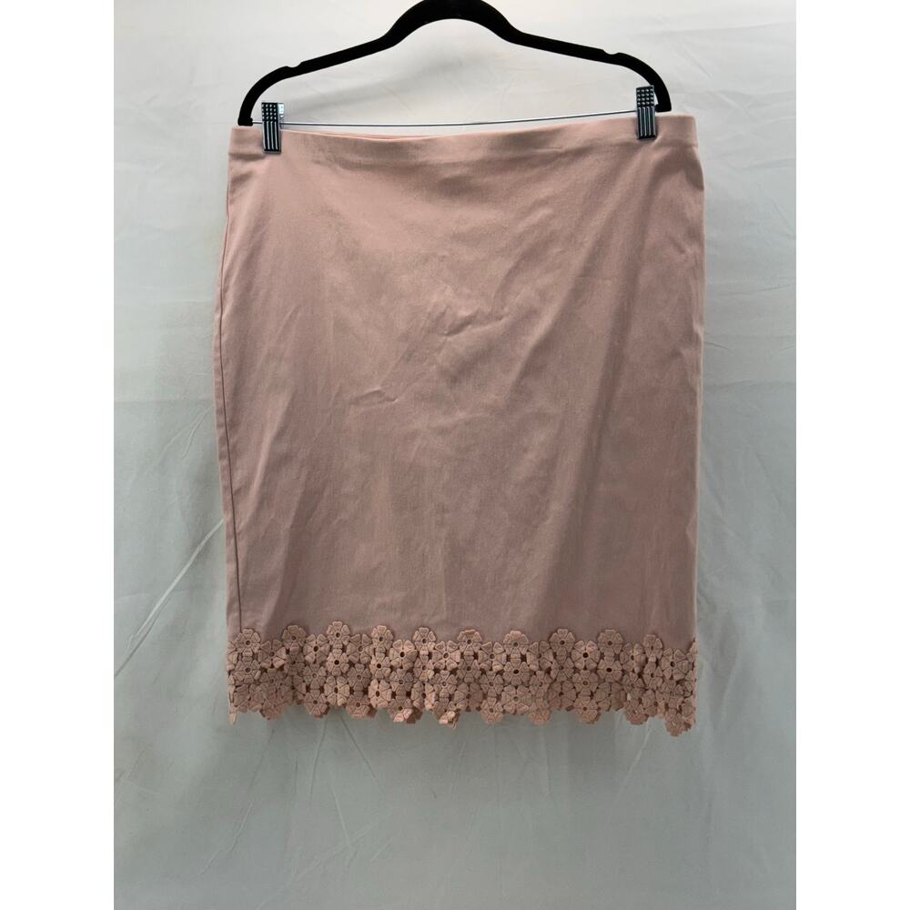 Light pink pencil skirt XL has cute cutouts on bottom Linda Matthews